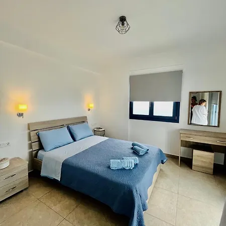 Aegean Mirror, Andros