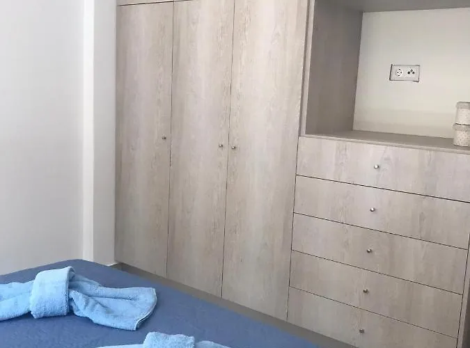 Daire Aegean Mirror, Andros