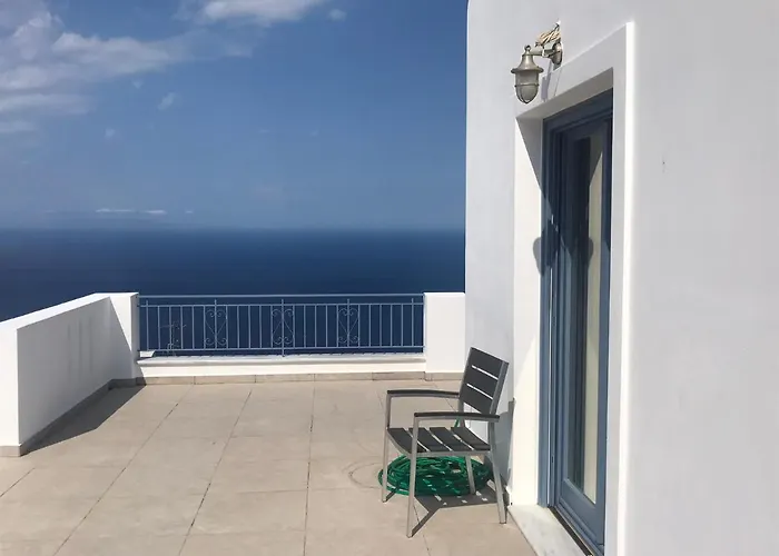 Daire Aegean Mirror, Andros