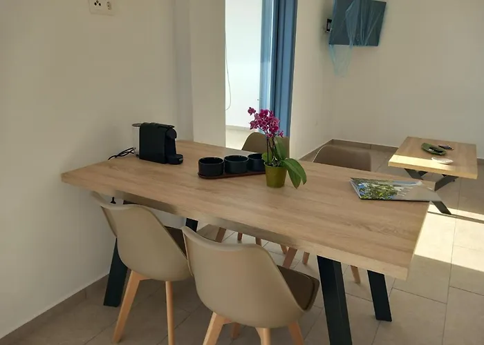 Daire Aegean Mirror, Andros *