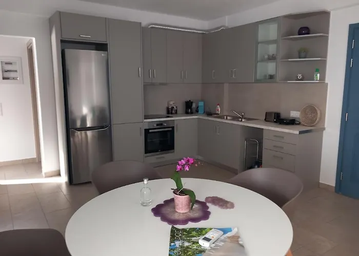 Daire Aegean Mirror, Andros *