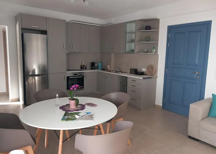 Daire Aegean Mirror, Andros