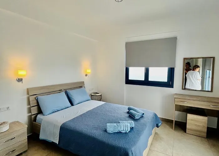 Aegean Mirror, Andros